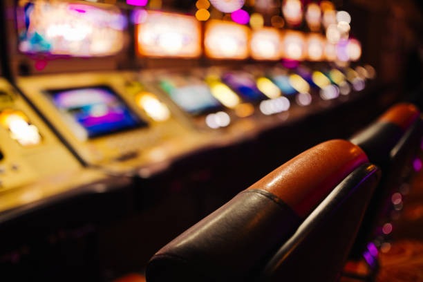 Mega Moolah five-reel interface with progressive jackpot tiers displayed